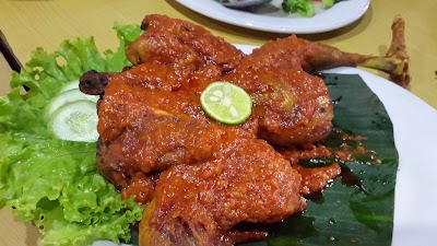Photos of Balibu Eating Sundanese