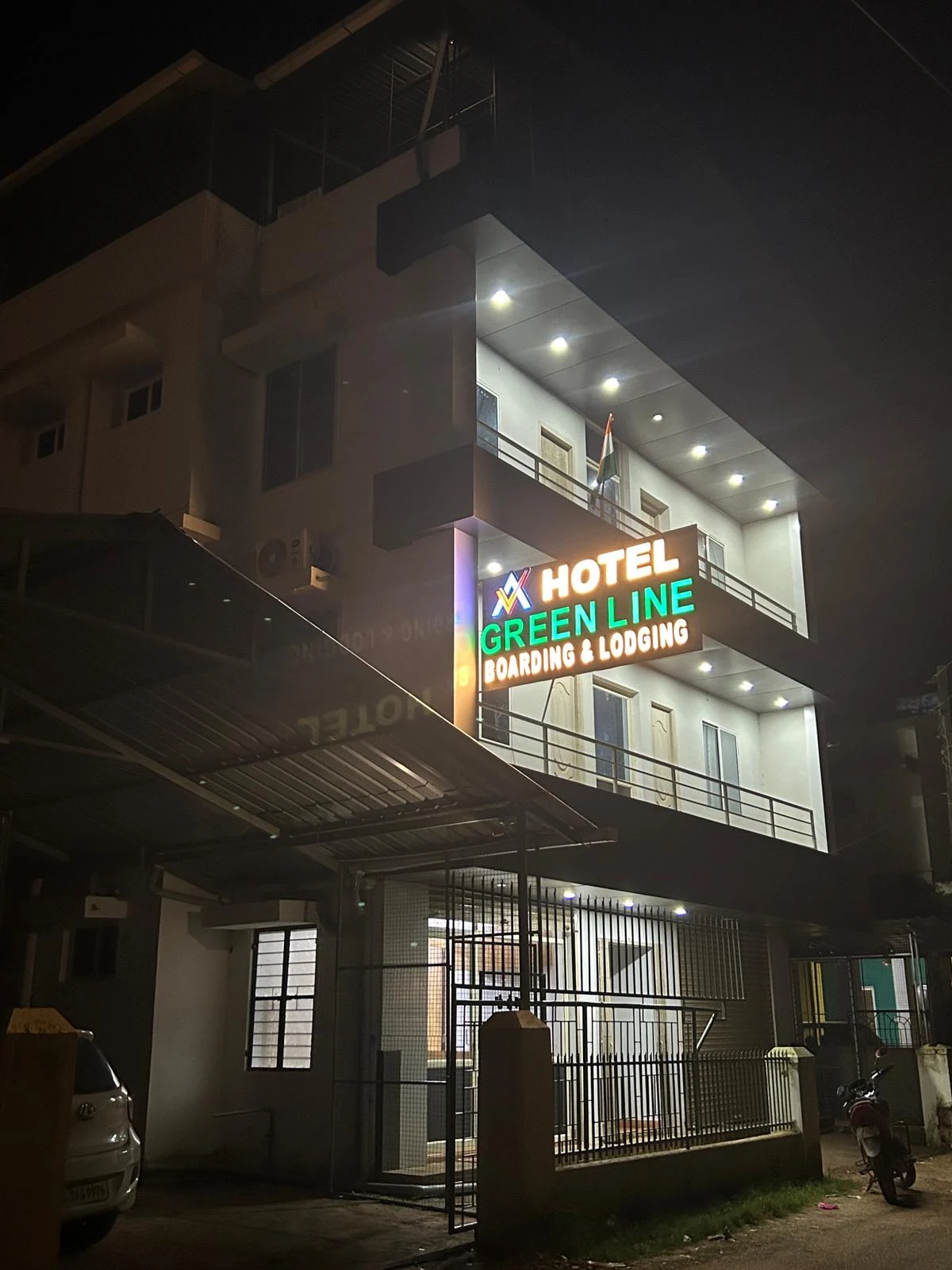 HOTEL GREEN LINE BOARDING & LODGING