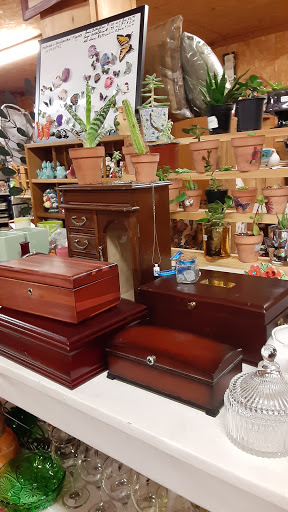 Route 202 Antiques & Flea Market - Thumbnail