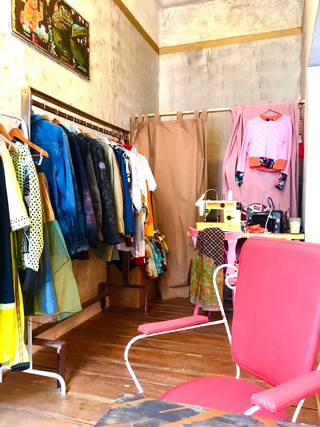 Kék Ló Vegan Café & Upcycling Fashion Store
