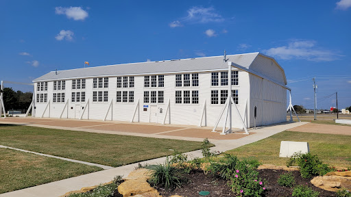 Hangar 9 - Visual