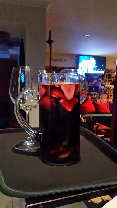 Photos of People Pub// Food & Drinks