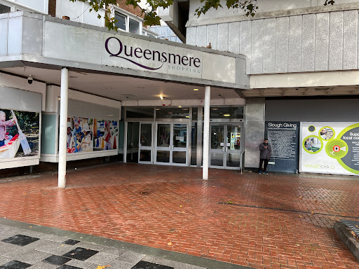 Queensmere - Visual