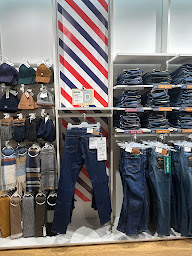 Photo n°5 de Jules Glisy à Glisy (Magasin de smokings)