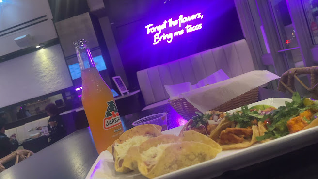 Taco Maya by null