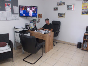 Photo n°2 de CARROSSERIE AD & GARAGE LAROSA- CVL à Avignon (Garage automobile)