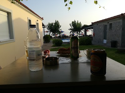 Photos of &Pi;&alpha;&rho;&alpha; &theta;&iota;&nu; &alpha;&lambda;&omicron;&sigmaf; / Para Thin Alos