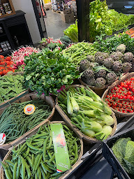 Photo n°15 de Chez Louisette à Saint-Julien-de-Peyrolas (Primeur)