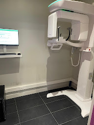 Photo n°13 de Dr Gérald Chauney chirurgien dentiste à Paris (Service de blanchiment des dents)