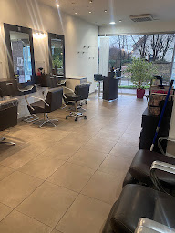 Photo n°11 de F&F Design Coiffure à Versailles (Salon de coiffure)