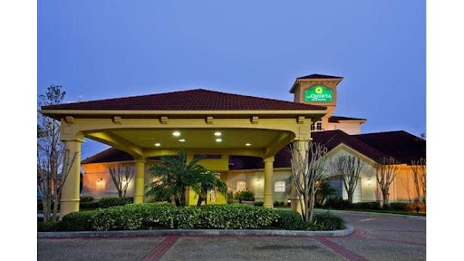 La Quinta Inn & Suites by Wyndham USF (Near Busch Gardens) - Thumbnail