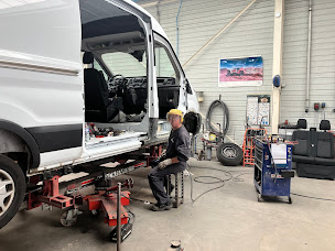 Photo n°12 de CARROSSERIE CAEN-SUD à Caen (Service de réparation de pare-brise)