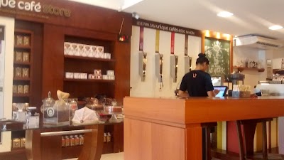 Photos of Unique Caf&eacute;s