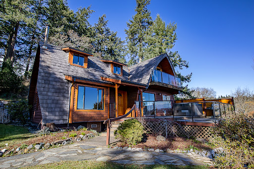 Tom Wood Real Estate - Coldwell Banker