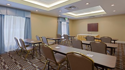 Holiday Inn Express & Suites Dover