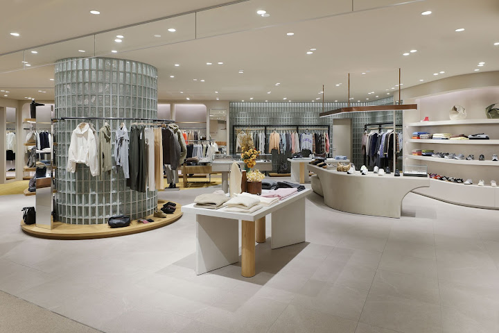 UNITED ARROWS YURAKUCHO by null