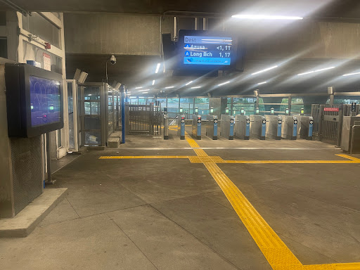 Willowbrook - Rosa Parks Station - West