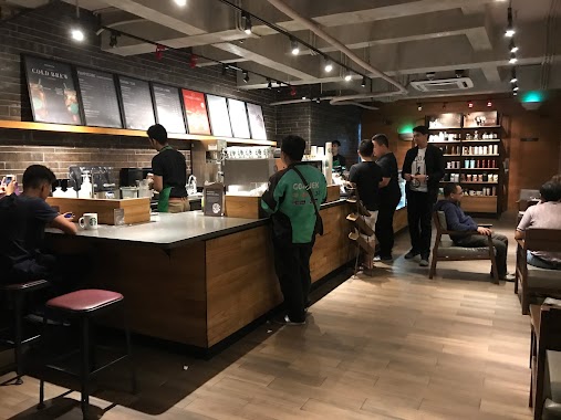 Starbucks Ruko Plaza Pondok Indah, Author: Ptr Hkndn