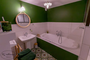 Photo n°68 de L'Oréliane en Provence SPA et Bien être près de l'Isle sur la Sorgue à Châteauneuf-de-Gadagne (Piscine extérieure)