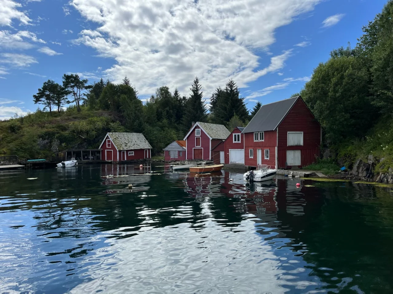 Blomvåg Fjordhotell & Brygge AS