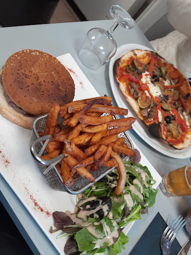 Photo 1 - Le Gourmet Burger