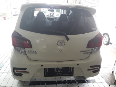 car-dealer