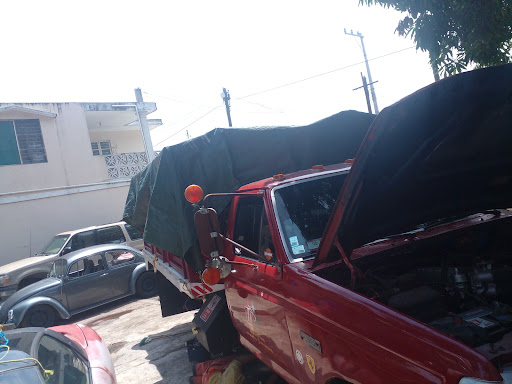 Taller mecánico super bee