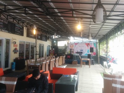 Photos of Meet Up Caf&eacute; & Resto