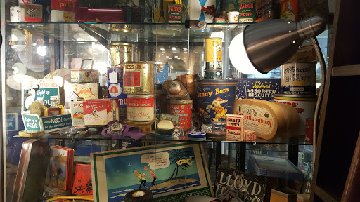 Baker's Dozen Antiques Gallery - United States