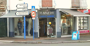 Photo n°3 de MAGASIN ATMOSPHERE LA JEANERIE à Saint-Pol-sur-Ternoise (Magasin de vêtements)