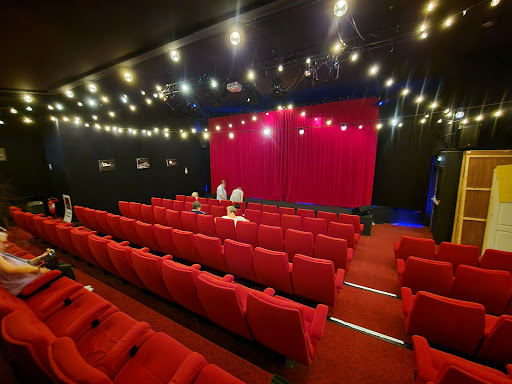 Le Théâtre à Moustaches