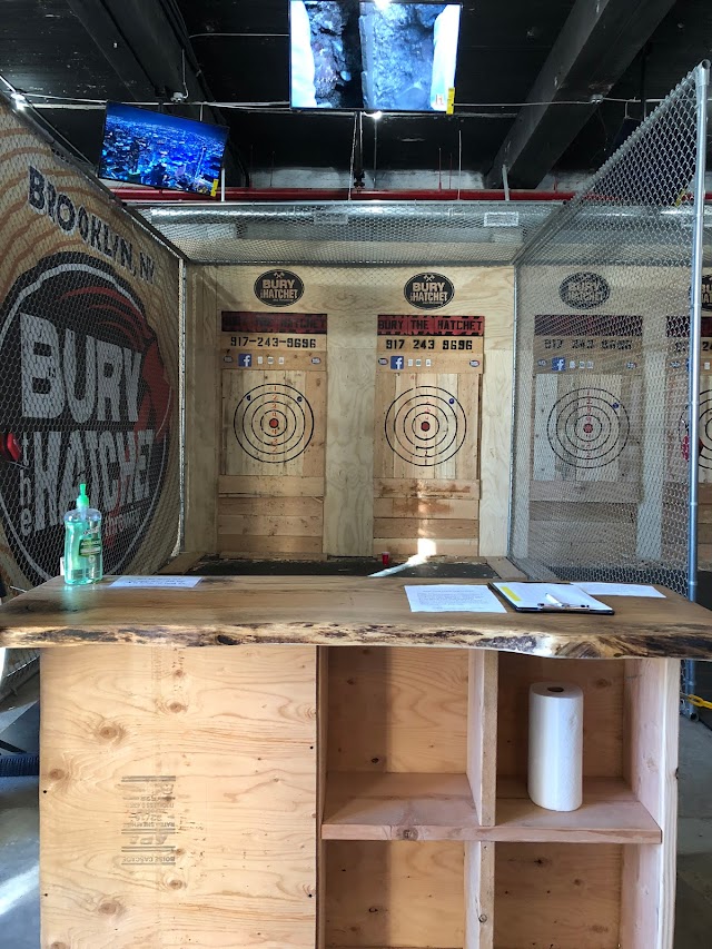 Bury the Hatchet Brooklyn - Axe Throwing