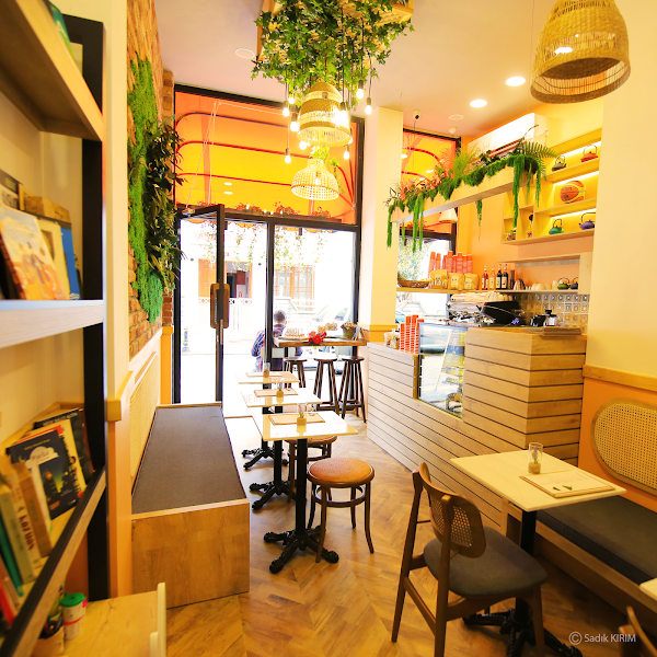 Deniz Nadide Duru Breakfast Moda — photo