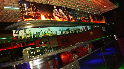 Hollywood – Locale Notturno