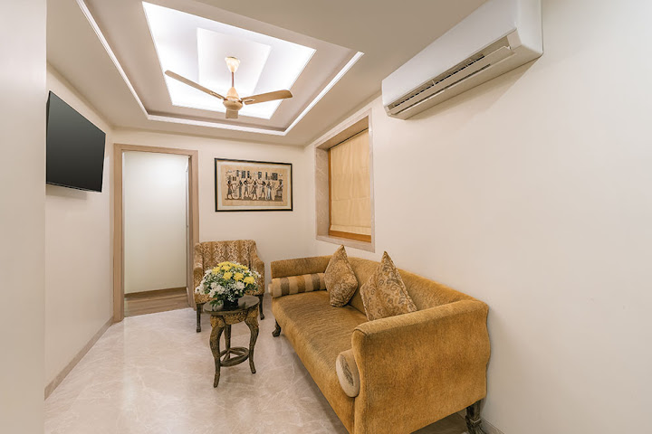 The Shalimar Hotel (August Kranti Marg) by null