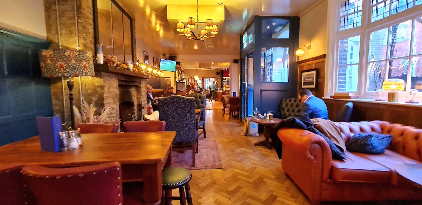 Discover the top pubs in Hammersmith with our comprehensive guide. From cozy traditional pubs to stylish gastropubs, we've curated the best spots to enjoy a pint or two. #Hammersmith #londonpubs Things To Do In London | Things To Do In Hammersmith | Best Pubs In Hammersmith | Best Pubs In London | Best Pub Food | Sunday Roast | Places To Eat In London #londonnightlife | Things To Do At Night