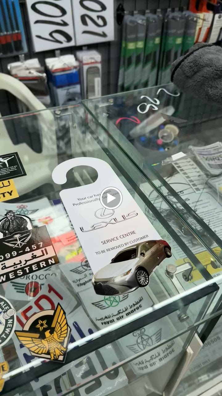 علامة سكب لزينة السيارات - صورة 3