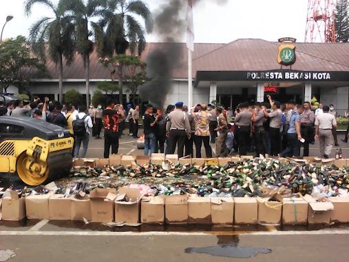 Kepolisian Resor Kota Metro Bekasi, Author: Gw Gregillaz