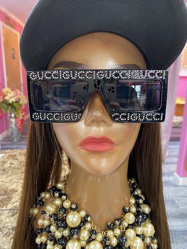 UP Closet Boutique - Thumbnail