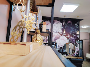 Photo n°6 de Aux folies d'Ysa à Chambéry (Salon de coiffure)