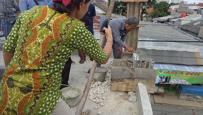 Kontrakan Depan Haji Tabol, Author: hasudungan sinaga