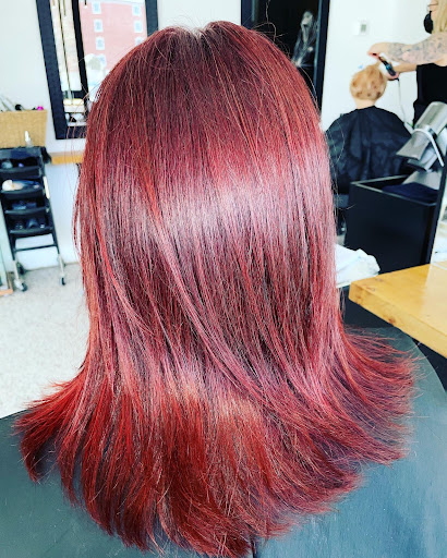 Salon Kaley/Feathered Beauty - Thumbnail