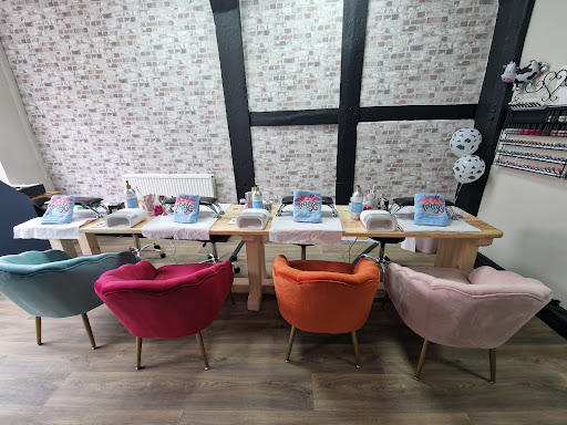 Mooeys Nails & Waxing - Newbury - Thumbnail