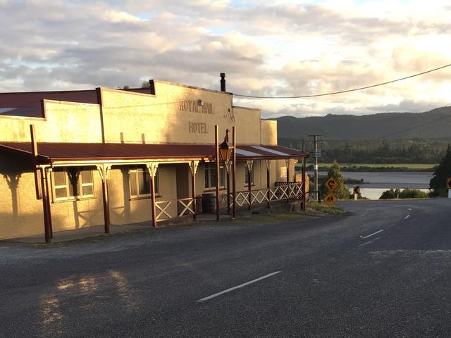 Opinii despre Woodstock Hotel în Greymouth - Pub