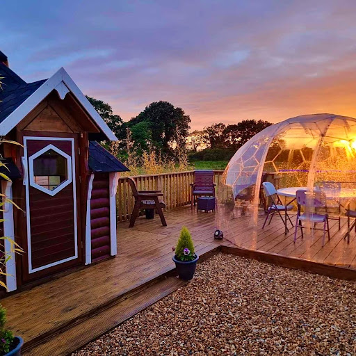 Boutique Country House B&B, Log Cabins & Hot Tub, Belfast International Airport