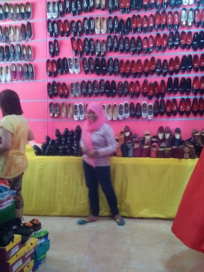 Photos of Toko Sepatu Laskar Pelangi