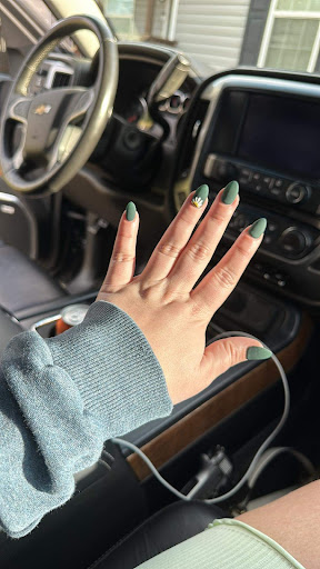 Holly's Nail & Spa - Thumbnail