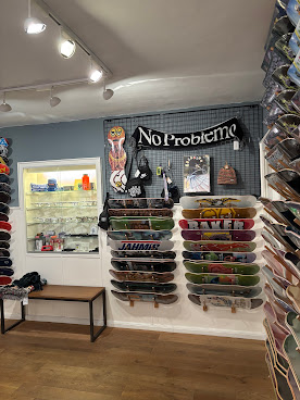 Pivot Skateshop by null
