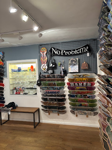 Pivot Skateshop by null
