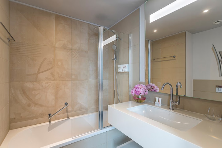 Capri By Fraser Berlin by null